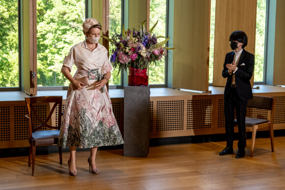 La reine Mathilde de Belgique (en robe Maison Natan) lors de la cérémonie de remise des prix des lauréats du Concours piano Reine Elisabeth à l'école la Chapelle Musicale Reine Elisabeth à Waterloo, Belgique, le 1er juin 2021. © Danny Gys/Pool/Bestimage