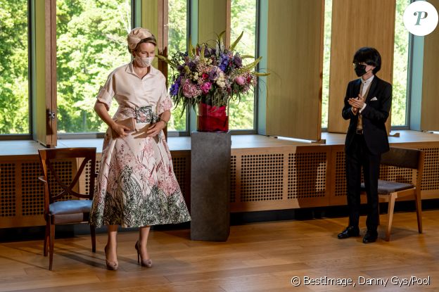 La reine Mathilde de Belgique (en robe Maison Natan) lors de la cérémonie de remise des prix des lauréats du Concours piano Reine Elisabeth à l'école la Chapelle Musicale Reine Elisabeth à Waterloo, Belgique, le 1er juin 2021. © Danny Gys/Pool/Bestimage