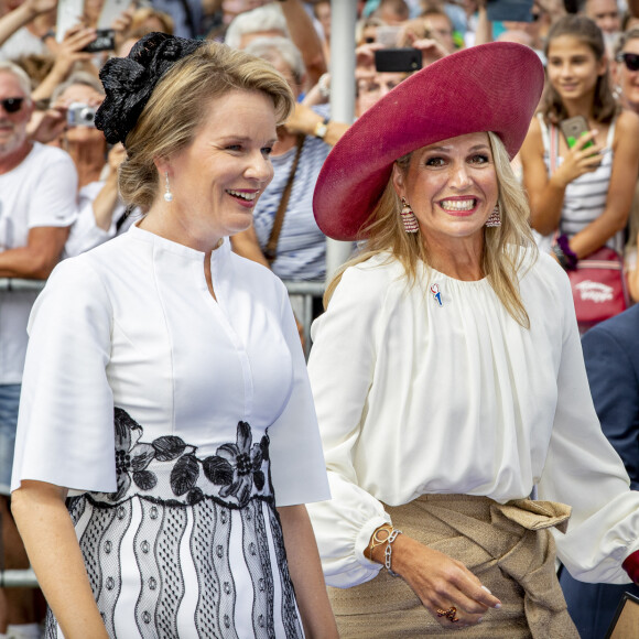 La reine Mathilde de Belgique et la reine Maxima des Pays-Bas - Le roi Willem-Alexander des Pays-Bas et la reine Maxima des Pays-Bas à la cérémonie des 75 ans de la libération des Pays-Bas.