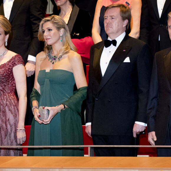 La reine Mathilde de Belgique, la reine Maxima et le roi Willem-Alexander des Pays-Bas et le roi Philippe de Belgique - Soirée de concert par l'orchestre national de Belgique au deuxième jour de la visite d'Etat du roi et de la reine des Belges aux Pays-Bas à La Haye, Pays-Bas, le 29 novembre 2016.