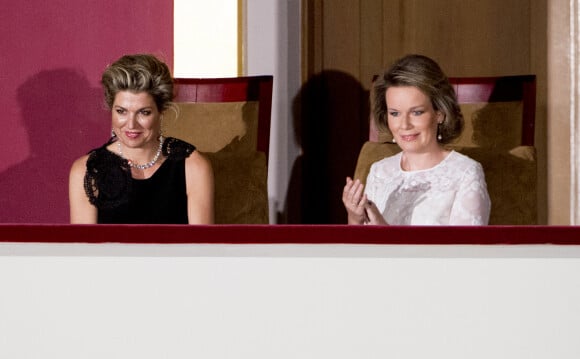 La reine Maxima des Pays-Bas a été invitée par la reine Mathilde de Belgique à assister à l'une des finales piano du concours Reine Elisabeth à Bruxelles. Le 25 mai 2016