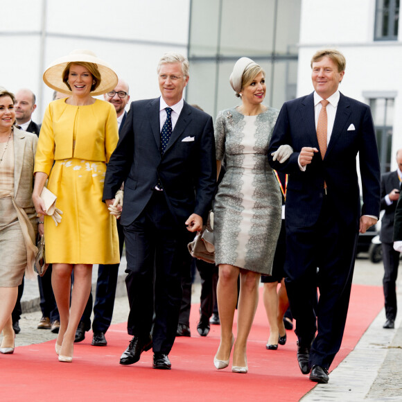 Le grand-duc Henri, la grande-duchesse Maria Teresa du Luxembourg, la reine Mathilde, le roi Philippe de Belgique, la reine Maxima et le roi Willem-Alexander des Pays-Bas - Des membres de familles royales européennes participent aux festivités du bicentenaire de la bataille de Waterloo à la butte du lion à Waterloo, le 18 juin 2015.