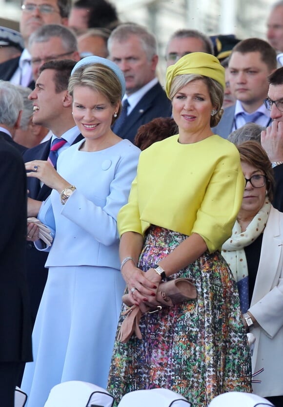 La reine Mathilde de Belgique (habillée en Dior) et la reine Maxima des Pays-Bas - Cérémonie de commémoration du 70ème anniversaire du débarquement sur la plage Sword Beach à Ouistreham. Le 6 juin 2014.