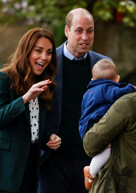 Le prince William, duc de Cambridge et Kate Middleton, duchesse de Cambridge, rencontrent des enfants d'Edzell Nursery lors de leur visite au parc Starbank à Édimbourg, Ecosse, Royaume Uni, le 27 mai 2021.