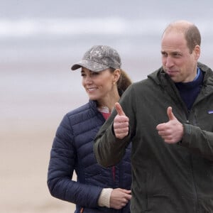 Le prince William et Catherine Kate Middleton font un tour de char à voile sur la plage Saint Andrews dans le comté de East Lothian en Ecosse le 26 mai 2021.