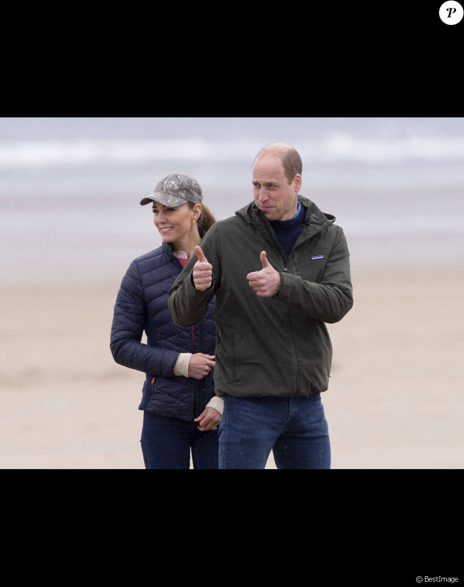 Le prince William et Catherine Kate Middleton font un tour de char à voile sur la plage Saint Andrews dans le comté de East Lothian en Ecosse le 26 mai 2021.