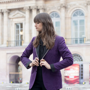 Clara Luciani - Enregistrement de l'émission "La chanson de l'année" dans les jardins du Palais Royal à Paris. Le 11 juin 2020. © Cyril Moreau / Bestimage