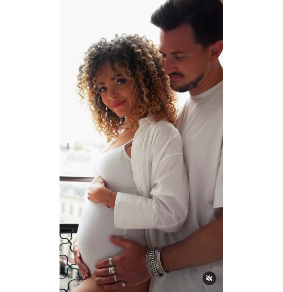 Anaïs Grangerac et son mari Damien annoncent l'arrivée de leur premier enfant sur Instagram, le 4 juin 2021.