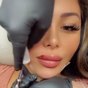 Maeva Ghennam s'est fait tatouer les lèvres pour avoir un maquillage semi-permanent - Instagram