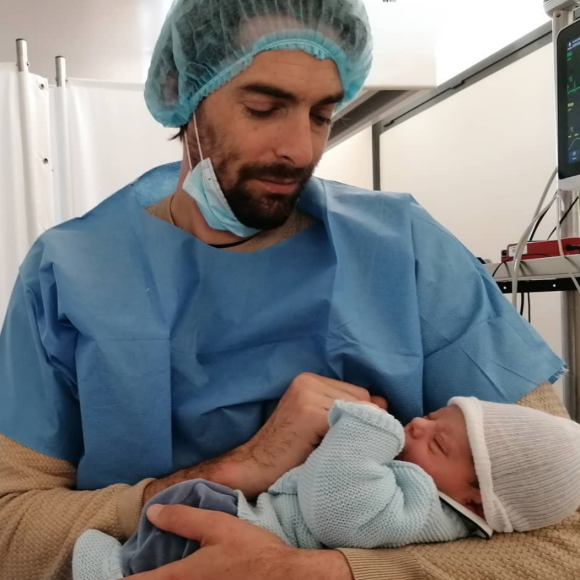 Camille Lacourt est devenu papa pour la deuxième fois. Sa compagne Alice Dettolenaere a accouché et donné naissance à un petit garçon, prénommé Marius. Le 1er juin 2021.