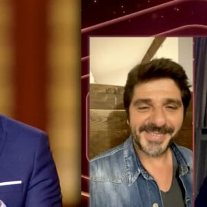 Nikos Aliagas sur scène annonce en direct la chanson élue par les téléspectateurs de TF1: "La chanson de l'année 2021" a été décernée à Patrick Fiori et Florent Pagny pour "J'y vais"pour l'émission "La Chanson de l'année 2021" tournée au château de Chambord, France, le 5 juin 2021 sur TF1. © TF1 via Bestimage