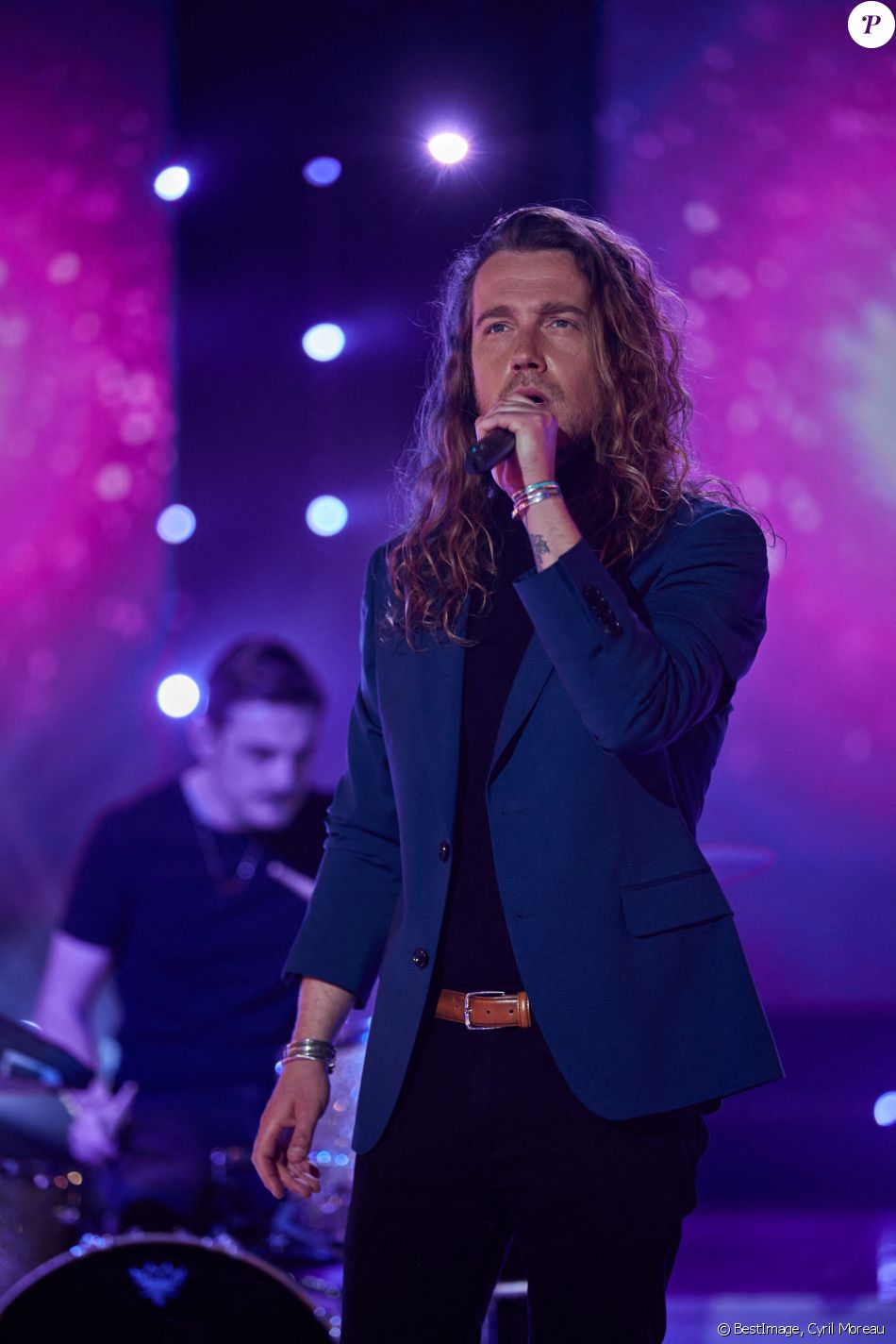 Exclusif - Julien Doré - Enregistrement de l'émission "Allez viens je t'emmène...Au Music Hall" au Studio Gabriel à Paris, qui sera diffusée le 28 mai sur France 3. Le 6 avril 2021 © Cyril Moreau / Bestimage