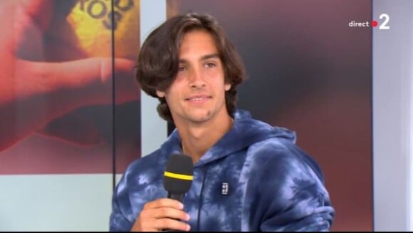 Lorenzo Musetti en interview sur France 2, à Roland-Garros