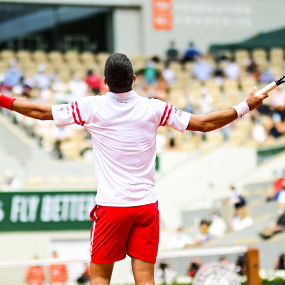 Novak Djokovic a battu Lorenzo Musetti sur abandon (au 5e set) lors des internationaux de France de Tennis de Roland Garros 2021. Paris, le 7 juin 2021. © JB Autissier/Panoramic/Bestimage