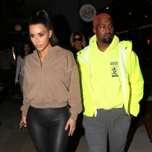 Kim Kardashian et son ex-mari Kanye West sont allés diner en famille au restaurant The Henry à Los Angeles.