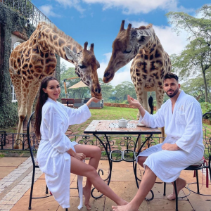Nabilla et son mari Thomas Vergara en vacances au Kenya. Avril 2021.