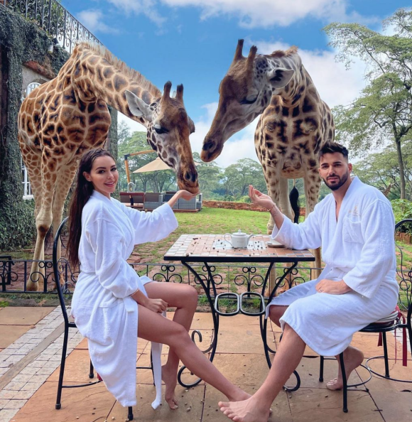 Nabilla et son mari Thomas Vergara en vacances au Kenya. Avril 2021.