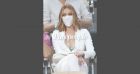 Maeva Coucke décolletée et en compagnie d'un charmant acteur à Roland-Garros