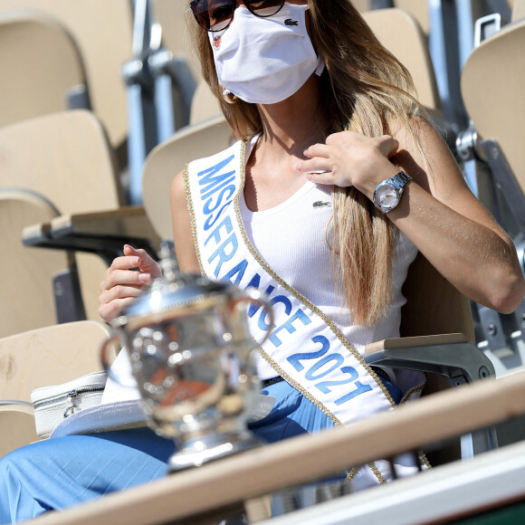 Amandine Petit, Miss France 2021, dans les tribunes des Internationaux de France de Tennis de Roland Garros. Paris, le 10 juin 2021 © Dominique Jacovides / Bestimage