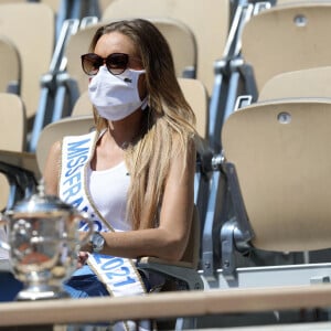 Amandine Petit, Miss France 2021, dans les tribunes des Internationaux de France de Tennis de Roland Garros. Paris, le 10 juin 2021 © Dominique Jacovides / Bestimage