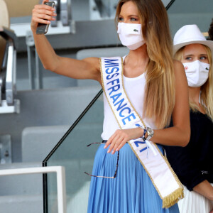 Amandine Petit, Miss France 2021, dans les tribunes des Internationaux de France de Tennis de Roland Garros. Paris, le 10 juin 2021 © Dominique Jacovides / Bestimage