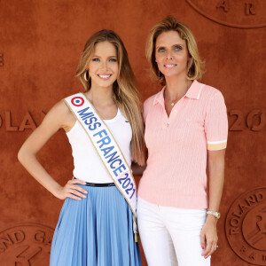 Amandine Petit, Miss France 2021 et Sylvie Tellier au village lors des Internationaux de France de Tennis de Roland Garros à Paris. Le 10 juin 2021 © Dominique Jacovides / Bestimage