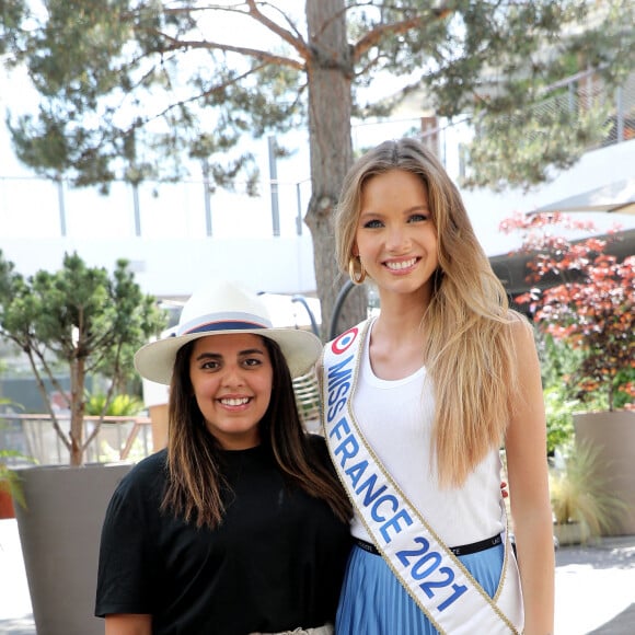 Ines Reg et Amandine Petit, Miss France 2021, au village lors des Internationaux de France de Tennis de Roland Garros à Paris. Le 10 juin 2021 © Dominique Jacovides / Bestimage