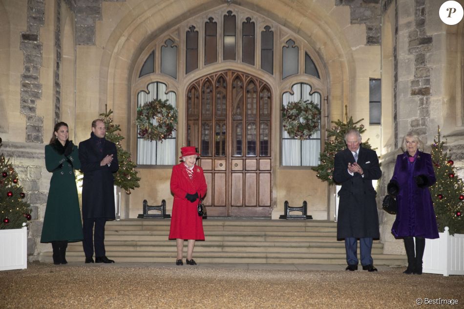 Catherine Kate Middleton, duchesse de Cambridge, le prince William, duc de Cambridge, la reine Elisabeth II d'Angleterre, le prince Charles, prince de Galles, Camilla Parker Bowles, duchesse de Cornouailles - La famille royale se réunit devant le chateau de Windsor pour remercier les membres de l'Armée du Salut et tous les bénévoles qui apportent leur soutien pendant l'épidémie de coronavirus (COVID-19) et à Noël le 8 décembre 2020.