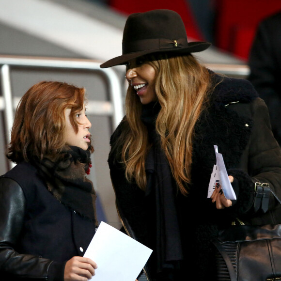 Cathy Guetta et son fils Tim Elvis Guetta - Veuillez flotter le visage des enfants avant publication - People assistent au match de football de la Ligue des Champions Psg - Apoel Nicosie au parc des prince à Paris le 5 novembre 2014. 