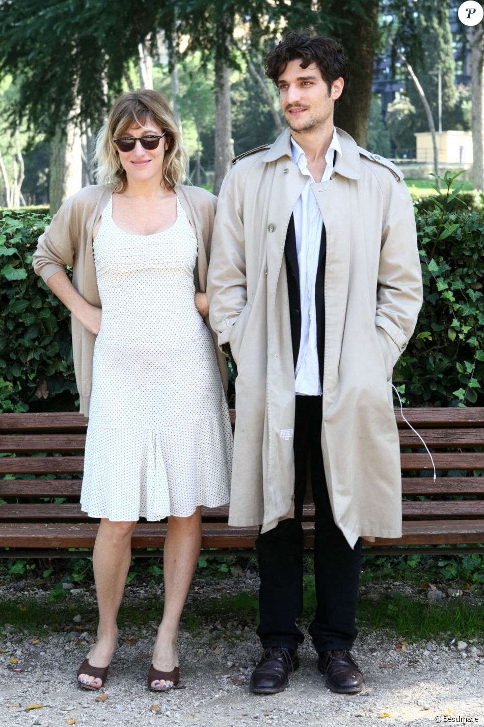 Valeria Bruni Tedeschi Et Son Nouveau Compagnon Valeria Bruni-Tedeschi et Louis Garrel : Leur fille Oumy bientôt une