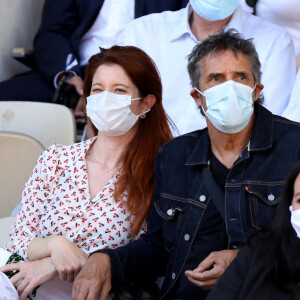 Julien Clerc et sa femme Hélène dans les tribunes des Internationaux de France de Roland Garros à Paris © Dominique Jacovides / Bestimage