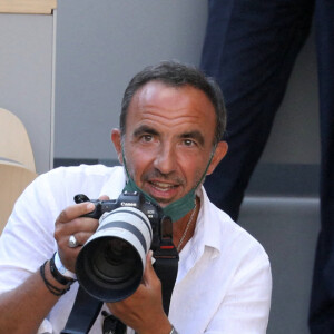 Nikos Aliagas dans les tribunes des Internationaux de France de Roland Garros à Paris le 11 juin 2021. © Dominique Jacovides / Bestimage 