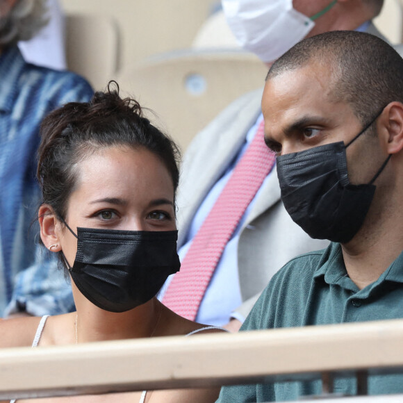 Alizé Lim et son compagnon Tony Parker dans les tribunes des Internationaux de France de Roland Garros à Paris le 11 juin 2021. © Dominique Jacovides / Bestimage 