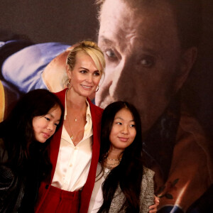Laeticia Hallyday et ses filles Joy et Jade - Projection au Grand Rex à Paris des documentaires "Johnny USA" et "A nos promesses" à l'occasion de la Journée Spéciale Johnny, son rêve américain. Le 21 octobre 2020 © Jacovides-Moreau / Bestimage