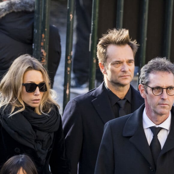 Laeticia Hallyday, ses filles Jade et Joy, Laura Smet et David Hallyday et Brigitte Macron (Trogneux) et le président de la république Emmanuel Macron - Arrivées des personnalités en l'église de La Madeleine pour les obsèques de Johnny Hallyday à Paris. Le 9 décembre 2017