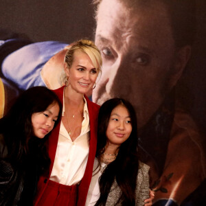 Laeticia Hallyday et ses filles Joy et Jade - Projection au Grand Rex à Paris des documentaires "Johnny USA" et "A nos promesses" à l'occasion de la Journée Spéciale Johnny, son rêve américain. Le 21 octobre 2020 © Jacovides-Moreau / Bestimage