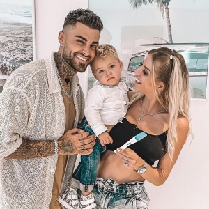 Thibault Garcia, Maylone et Jessica Thivenin. Une belle photo de famille pour annoncer la grossesse de la jeune femme.