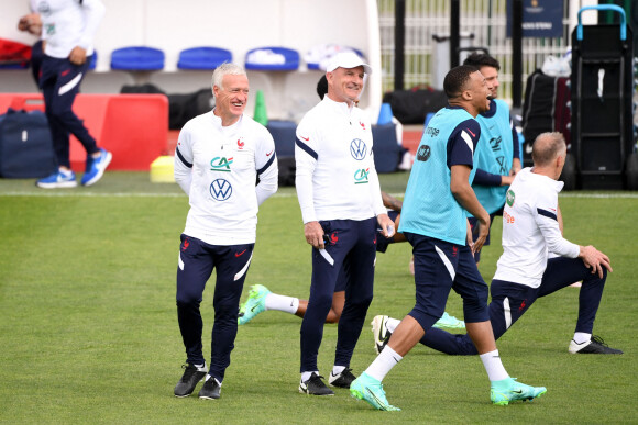 Didier Deschamps, son adjoint Guy Stéphan et Kylian Mbappé à l'entraînement avec l'équipe de France. Clairefontaine, le 30 mai 2021. © Anthony Bibard / FEP / Panoramic / Bestimage