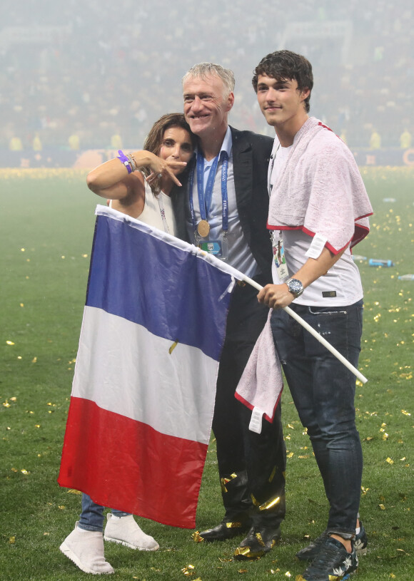 Didier Deschamps avec son fils Dylan et sa femme Claude Deschamps - Finale de la Coupe du Monde de Football 2018 en Russie à Moscou, opposant la France à la Croatie (4-2) le 15 juillet 2018 © Cyril Moreau/Bestimage 