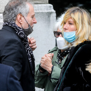 Laurent Olmedo, Mathilde Seigner et Catherine Lara - Sorties des obsèques d'Yves Rénier en l'église Saint-Pierre de Neuilly-sur-Seine, le 30 avril 2021.