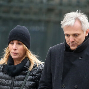 Mathilde Seigner et son compagnon Mathieu Petit - Sorties de l'église de la Madeleine après les obsèques de Johnny Hallyday à Paris. Le 9 décembre 2017.