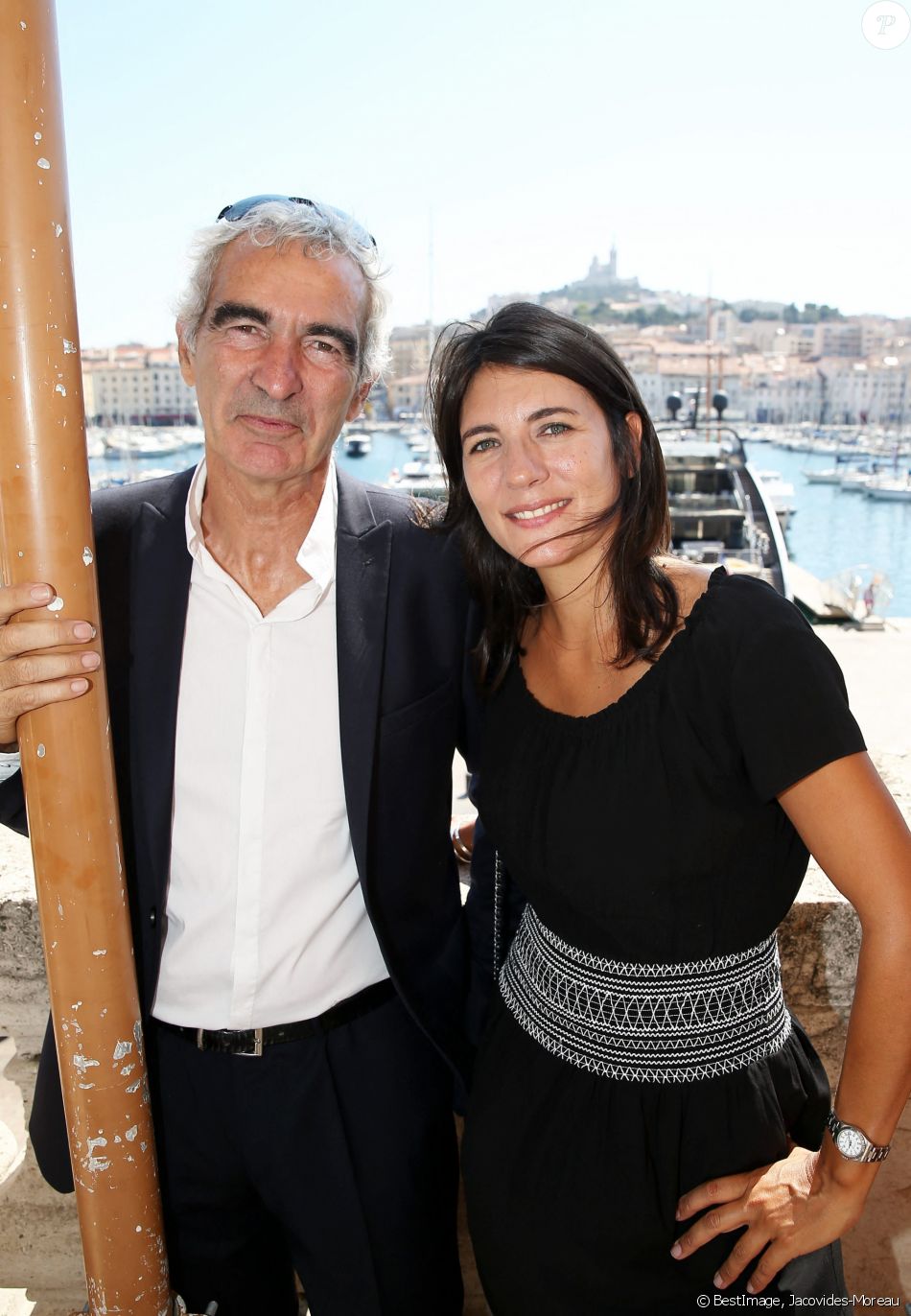 Exclusif - Raymond Domenech et sa compagne Estelle Denis - Terrasse de la Mairie - Mariage civil de Benjamin Castaldi et Aurore Aleman à la mairie de Marseille, le 27 août 2016. © Jacovides-Moreau/Bestimage