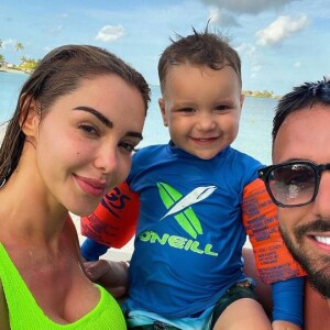 Nabilla Benattia avec son fils Milann et son mari Thomas Vergara