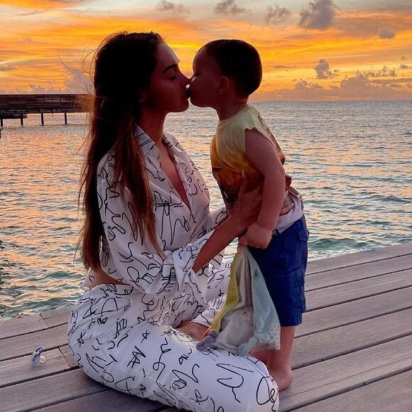 Nabilla Benattia et son fils Milann aux Maldives