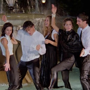 Jennifer Aniston, Courteney Cox, Lisa Kudrow, Matt LeBlanc, Matthew Perry, David Schwimmer.