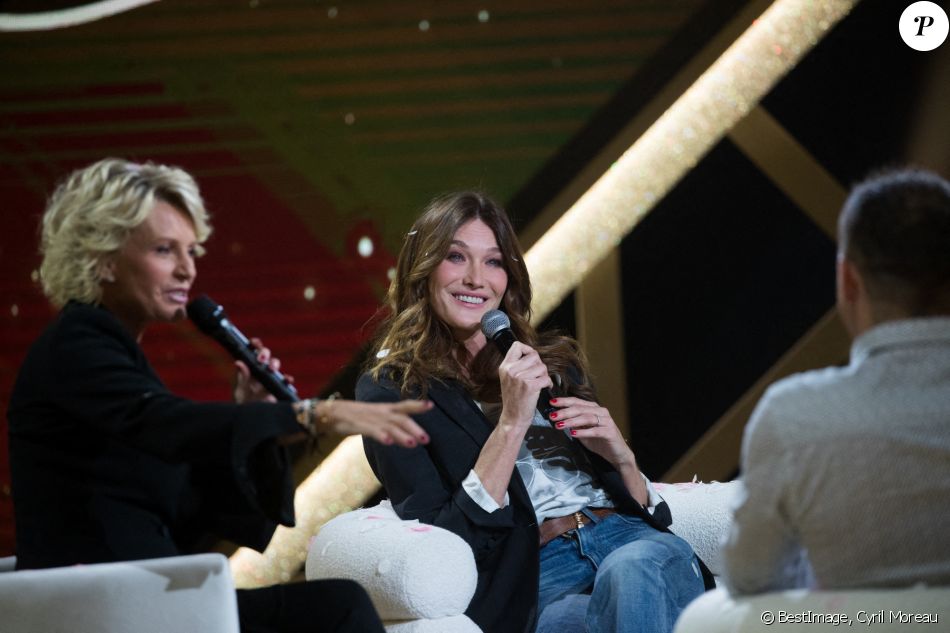 Sophie Davant, Carla Bruni Sarkozy - Enregistrement de l'émission "La Lettre". Le 16 octobre 2020. © Cyril Moreau / Bestimage