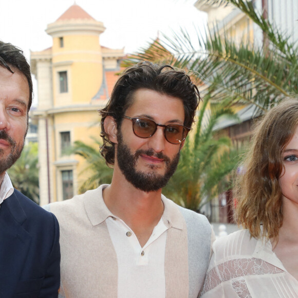 Samuel Le Bihan, Pierre Niney, Lou de Laâge et Yann Gozlan à la première du film "Boite Noire" dans le cadre du Festival CINEROMAN au cinéma Pathé Gare du Sud à Nice, France, le 19 juin 2021. © Denis Guignebourg/Bestimage