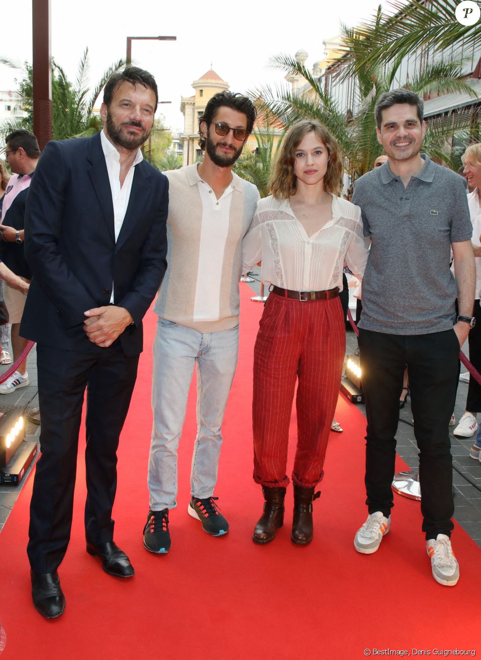 Samuel Le Bihan, Pierre Niney, Lou de Laâge et Yann Gozlan à la première du film "Boite Noire" dans le cadre du Festival CINEROMAN au cinéma Pathé Gare du Sud à Nice, France, le 19 juin 2021. © Denis Guignebourg/Bestimage