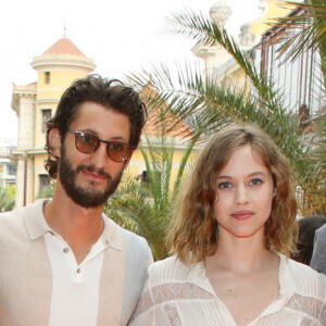 Samuel Le Bihan, Pierre Niney, Lou de Laâge et Yann Gozlan à la première du film "Boite Noire" dans le cadre du Festival CINEROMAN au cinéma Pathé Gare du Sud à Nice, France, le 19 juin 2021. © Denis Guignebourg/Bestimage