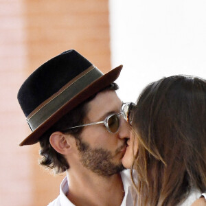 Exclusif - Pierre Niney et sa femme Natasha Andrews arrivent à Venise pour la 77ème édition du festival international du film de Venise (Mostra) le 2 septembre 2020.
